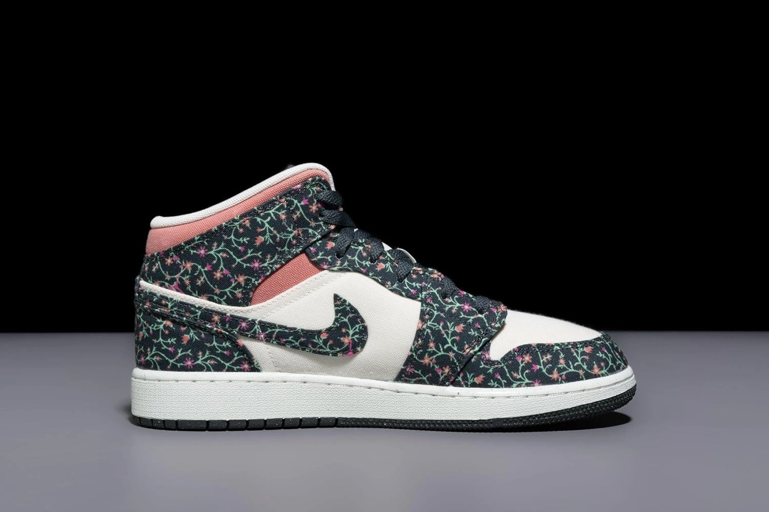 Air Jordan 1 Mid SE Grade School Lifestyle Shoes (Anthracite/Sail/Red Stardust/Anthracite)