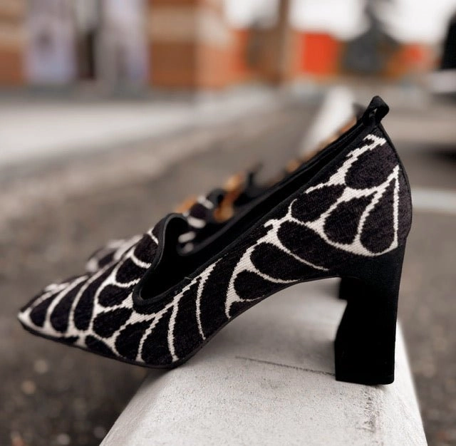 Eluma Black & White Pump