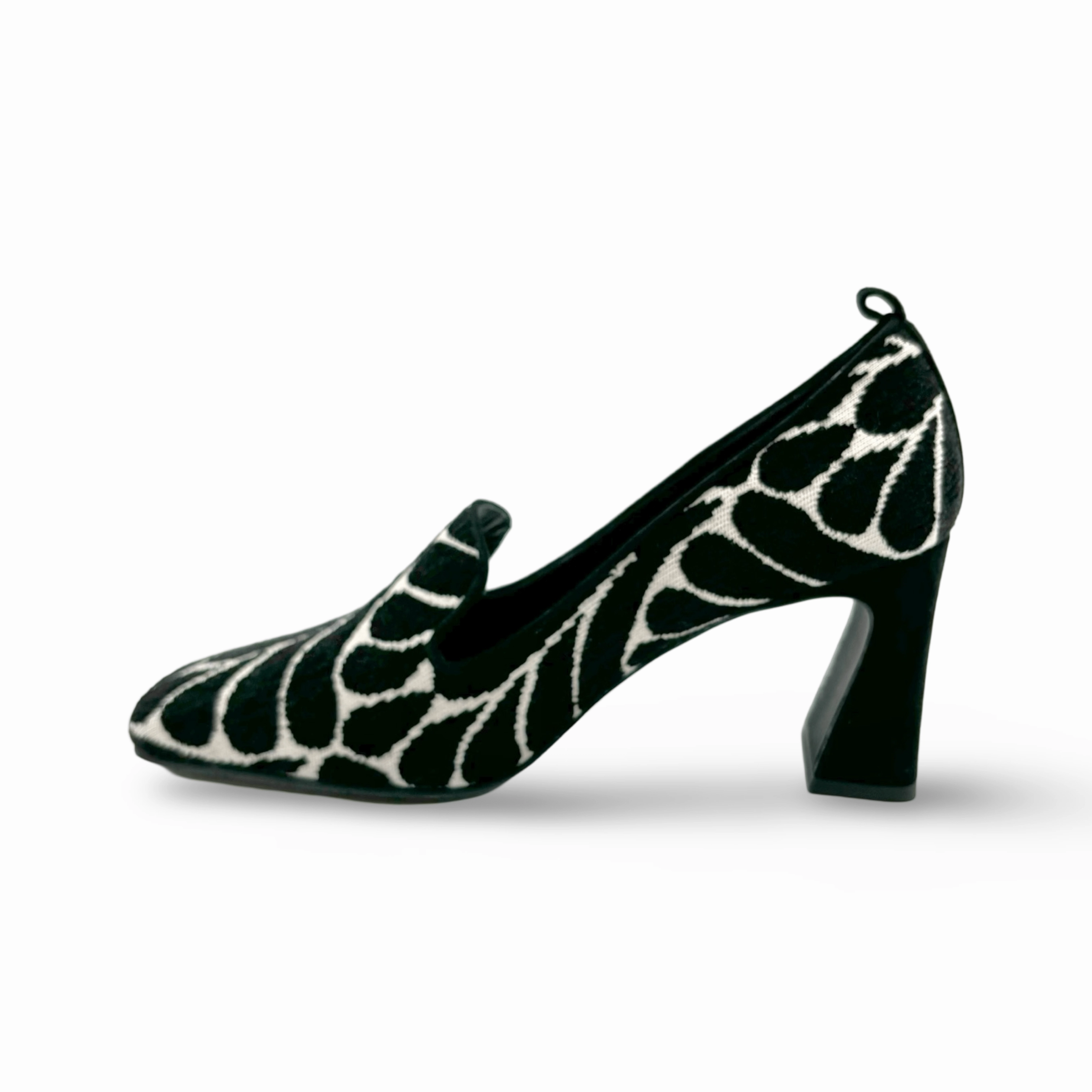 Eluma Black & White Pump