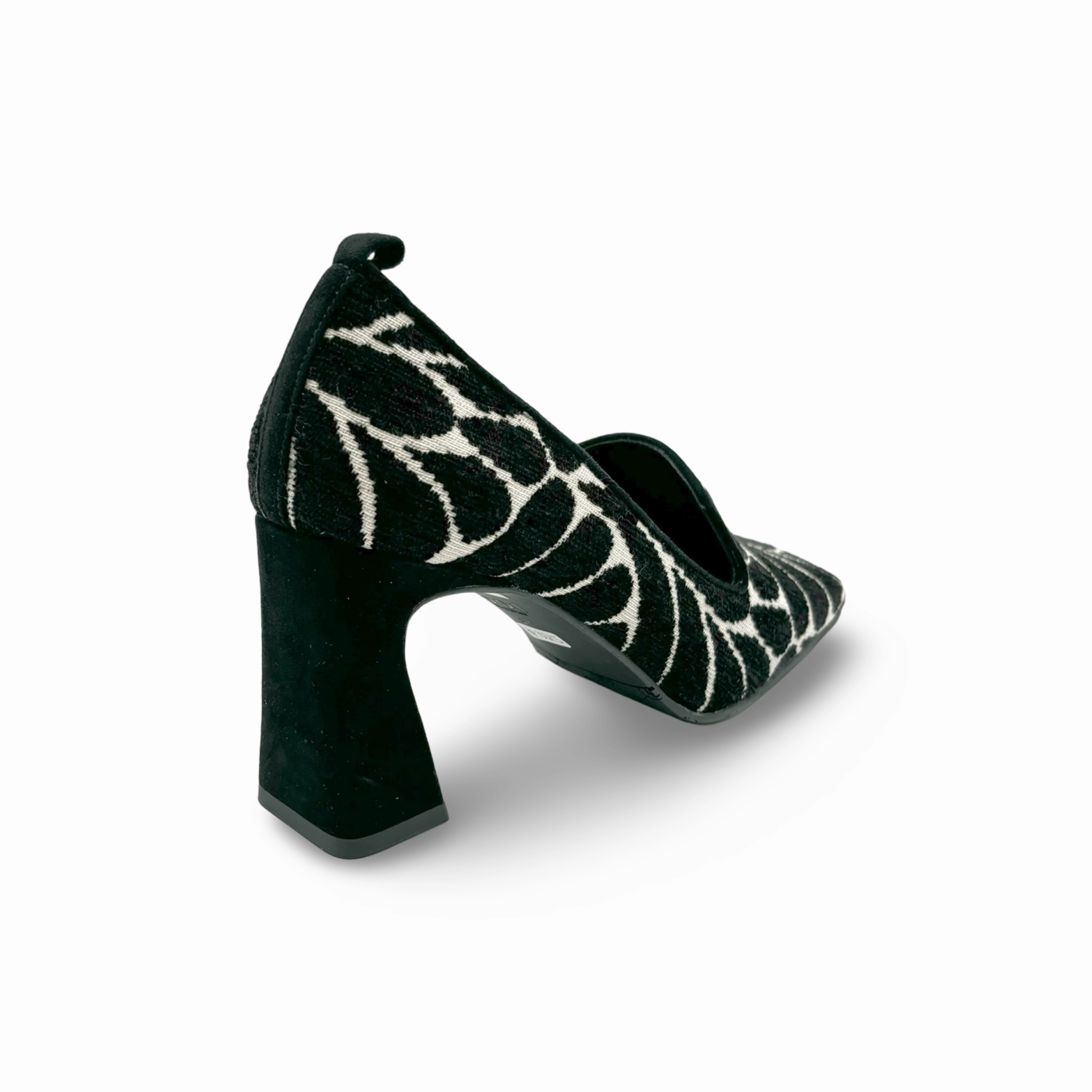 Eluma Black & White Pump
