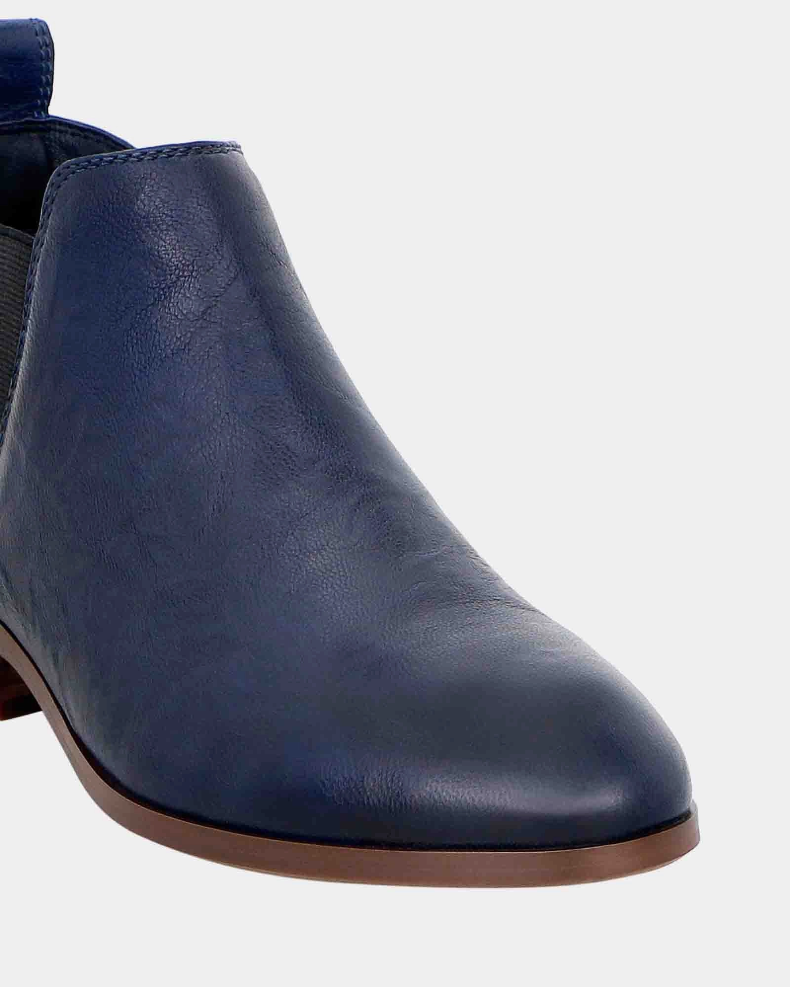 Larena Navy