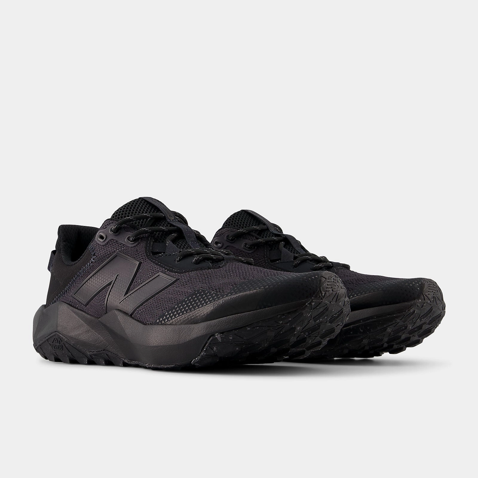 NEW BALANCE MEN'S DYNASOFT NITREL V6 TRIPLE BLACK TRAIL SHOES