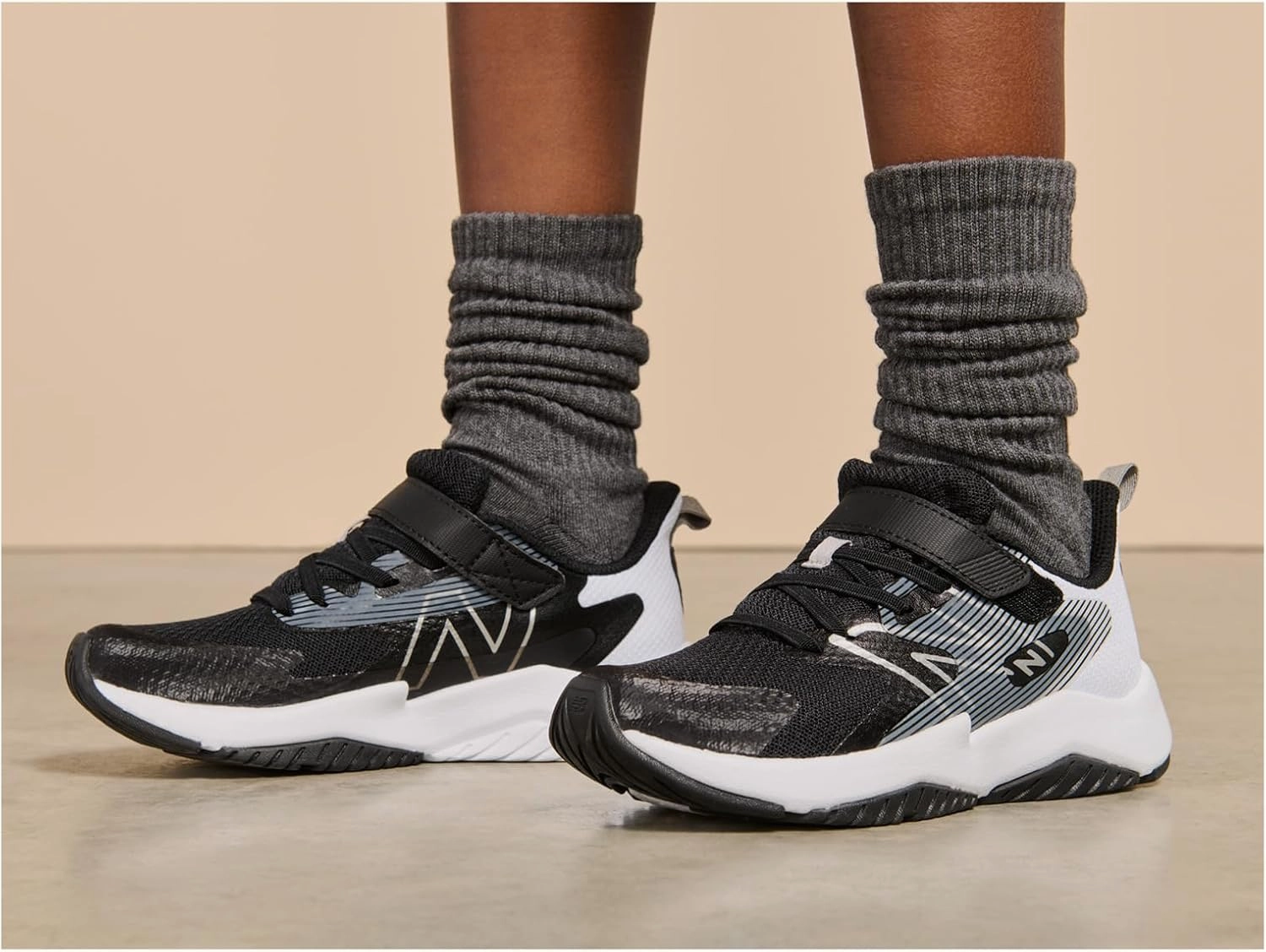 New Balance Unisex-Child Rave Run V2 Bungee Lace with Top Strap Shoe