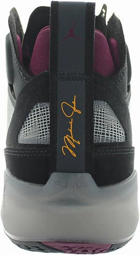NIKE Men's Sneaker