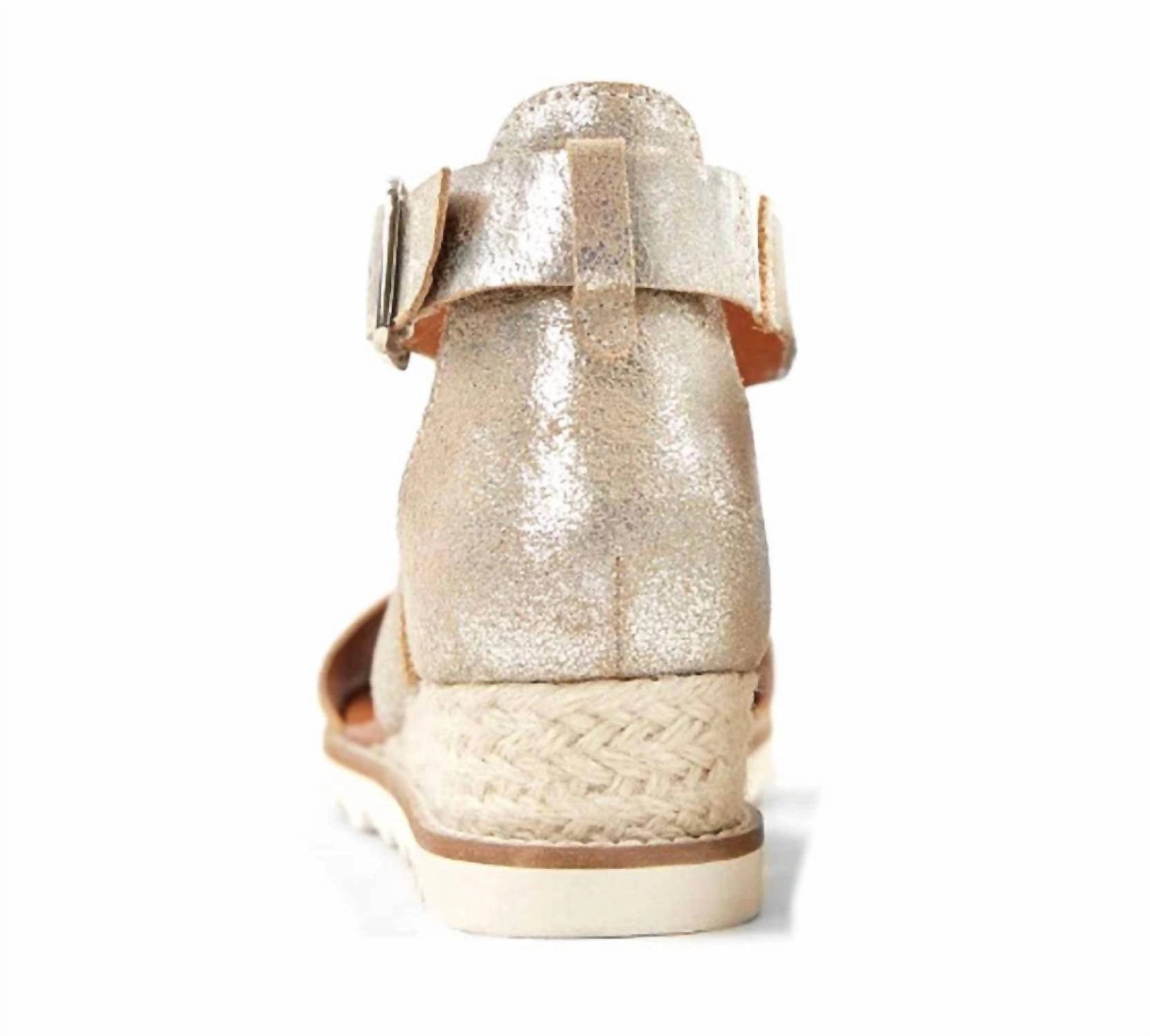 Qu Aint Sandal In Gold