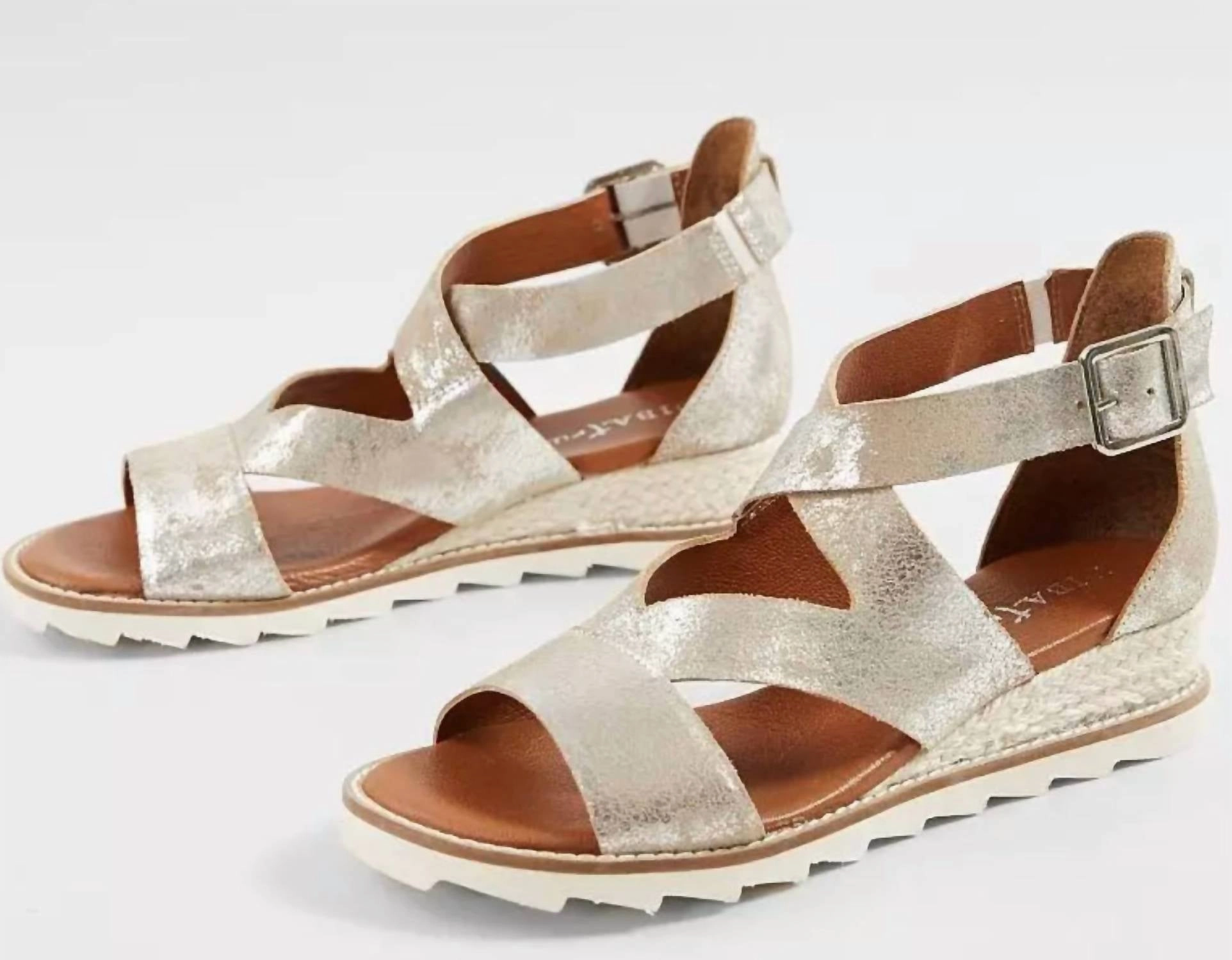 Qu Aint Sandal In Gold