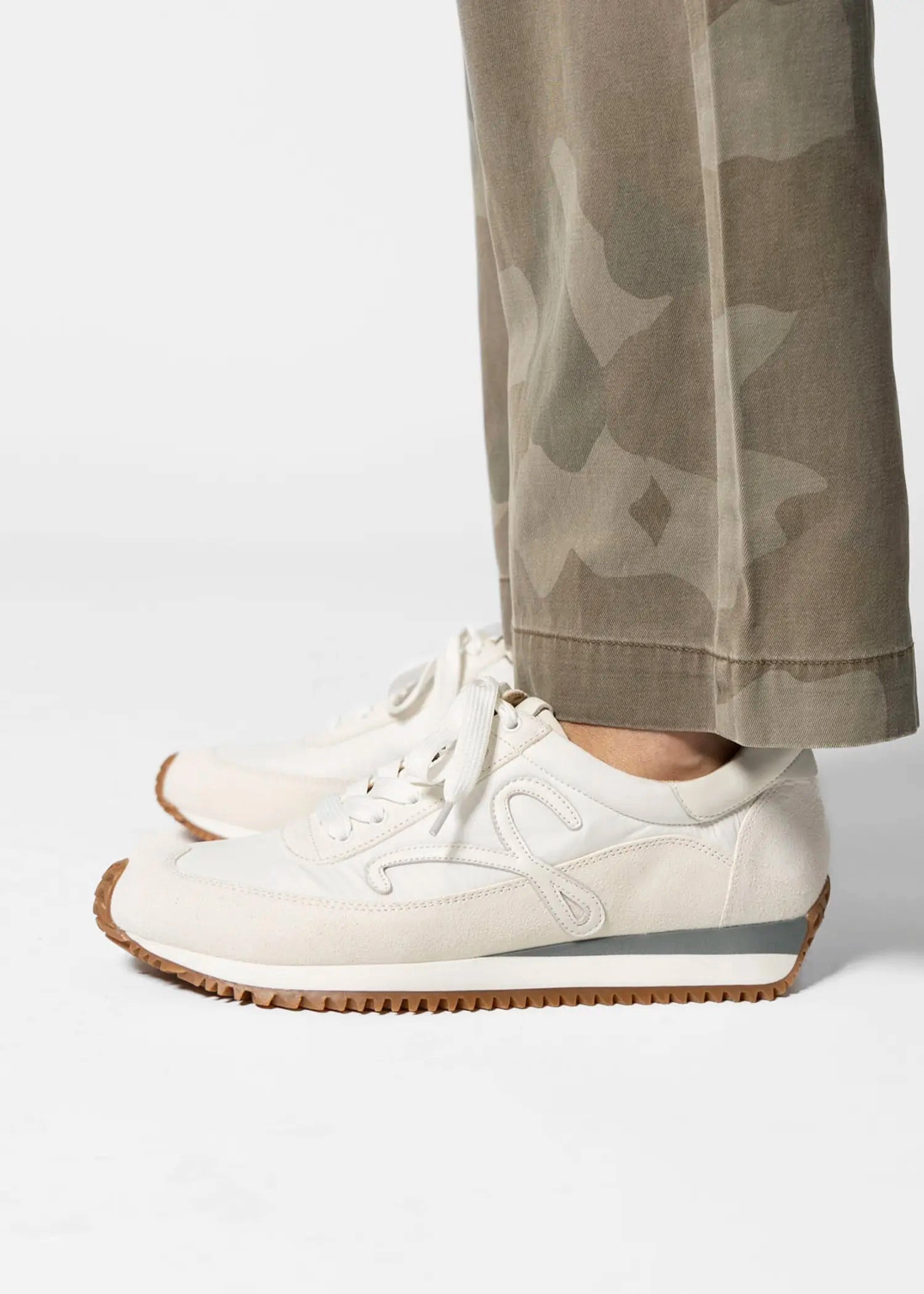 Queen Sneaker