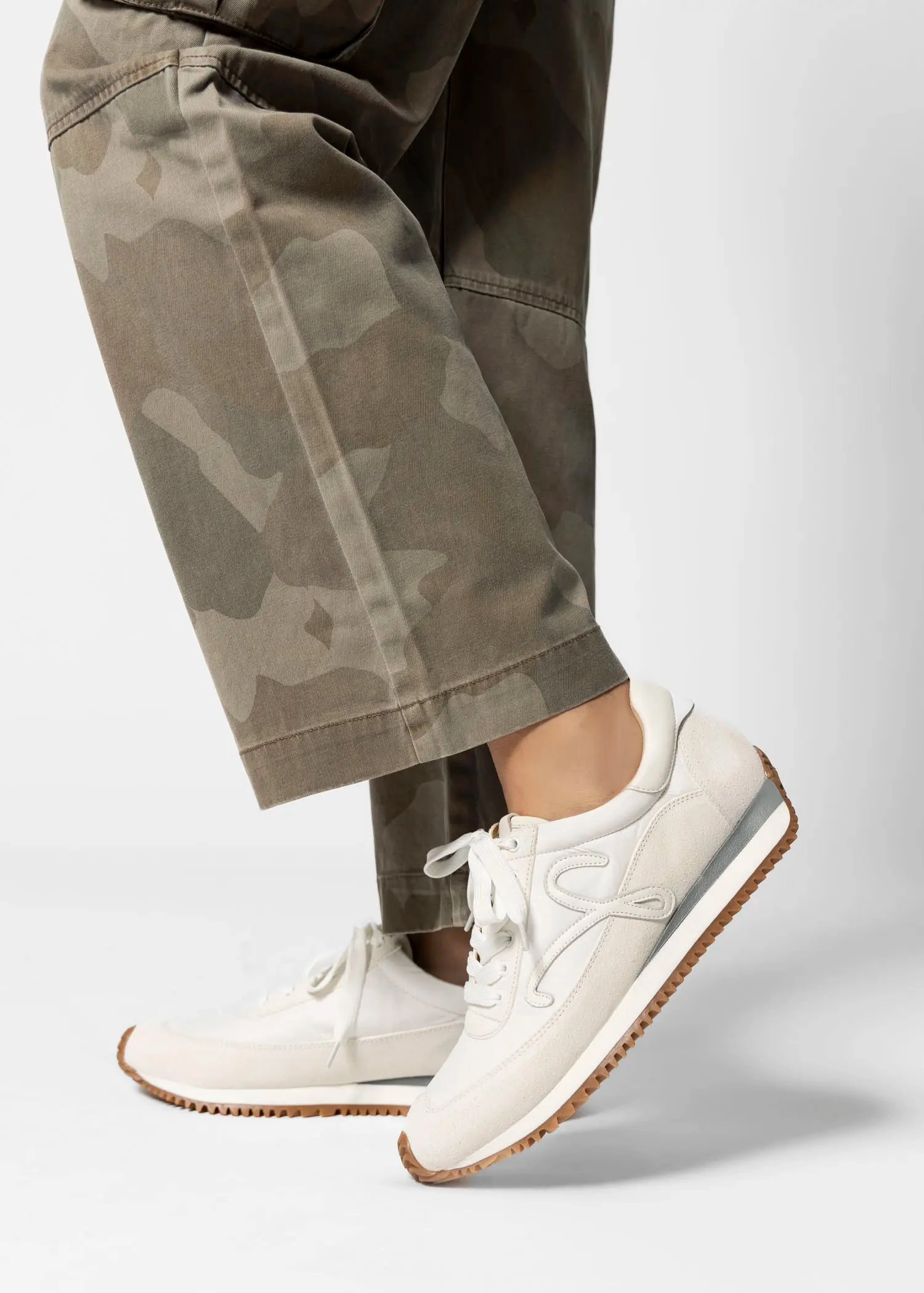 Queen Sneaker