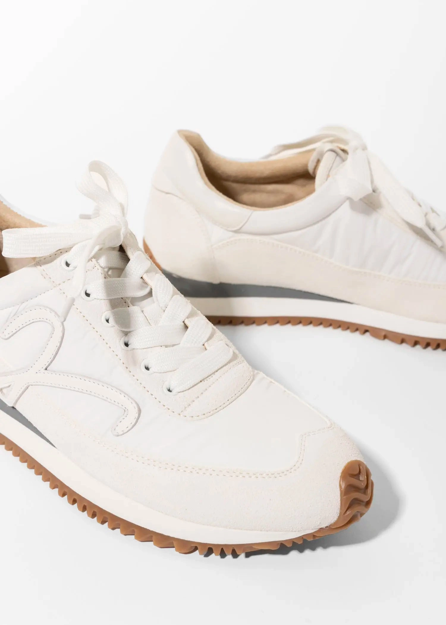 Queen Sneaker