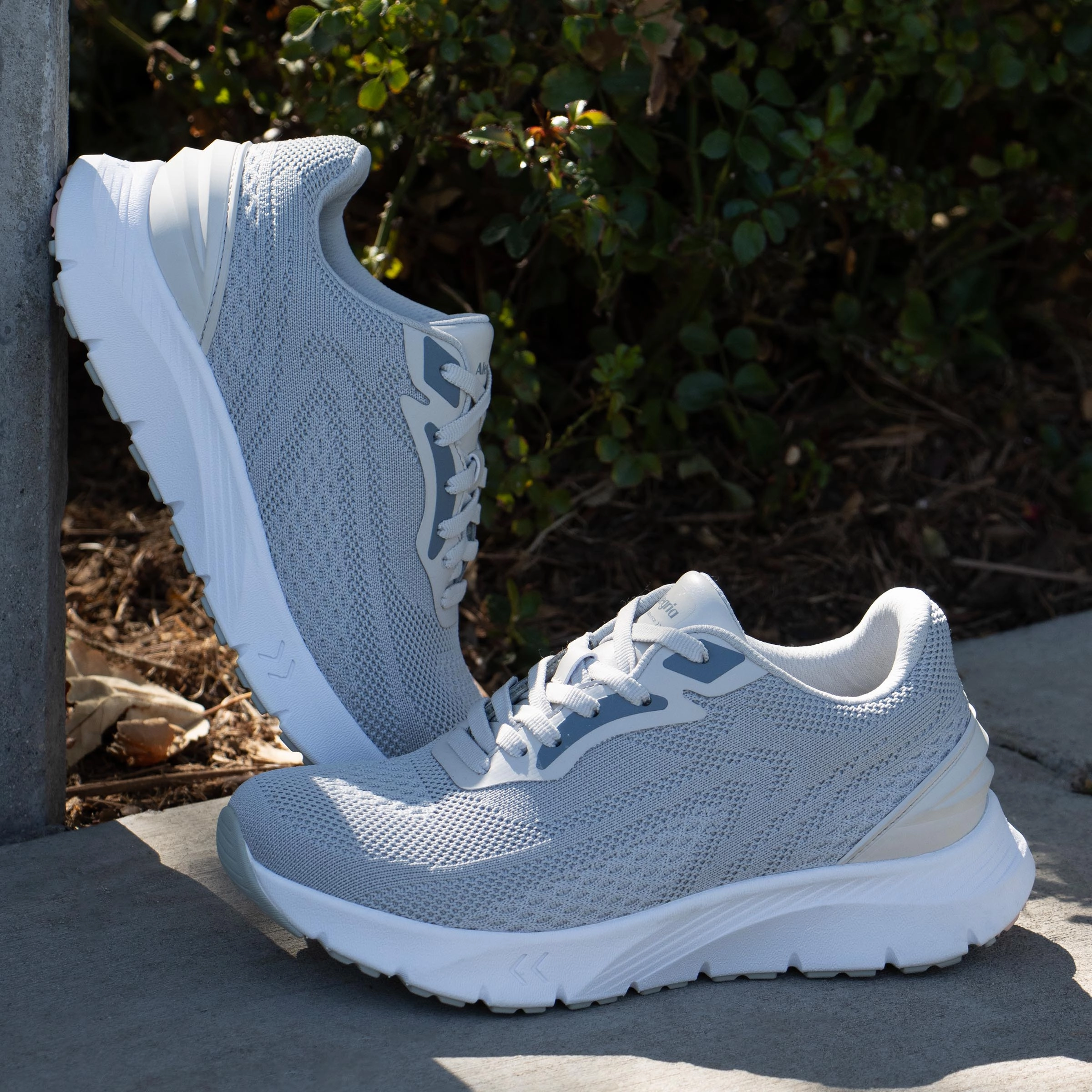 Rize Whinstone Shoe
