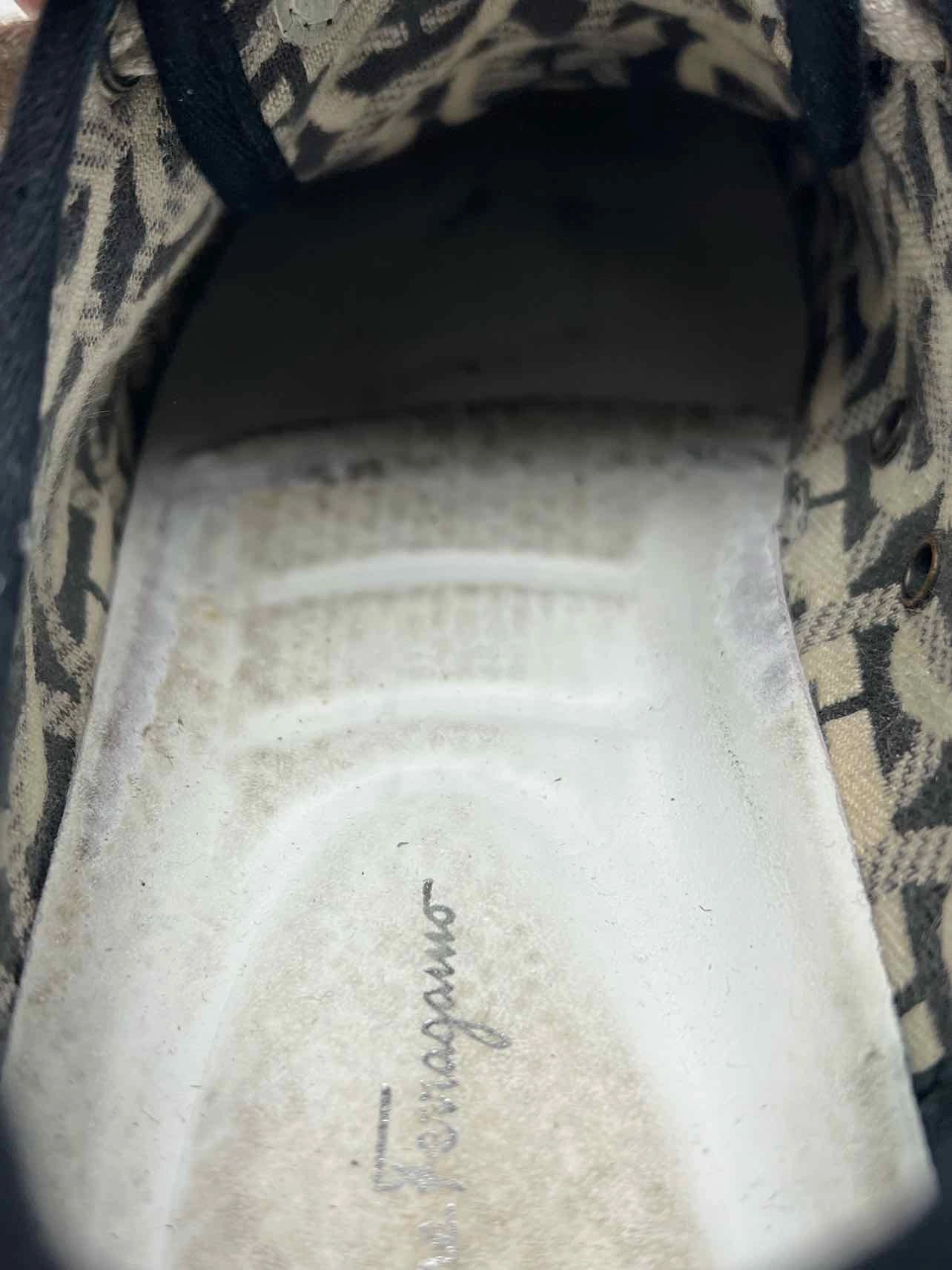 Salvatore Ferragamo Size 8.5 Beige/Black Signature Lace-Up AS IS Shoes Sneakers
