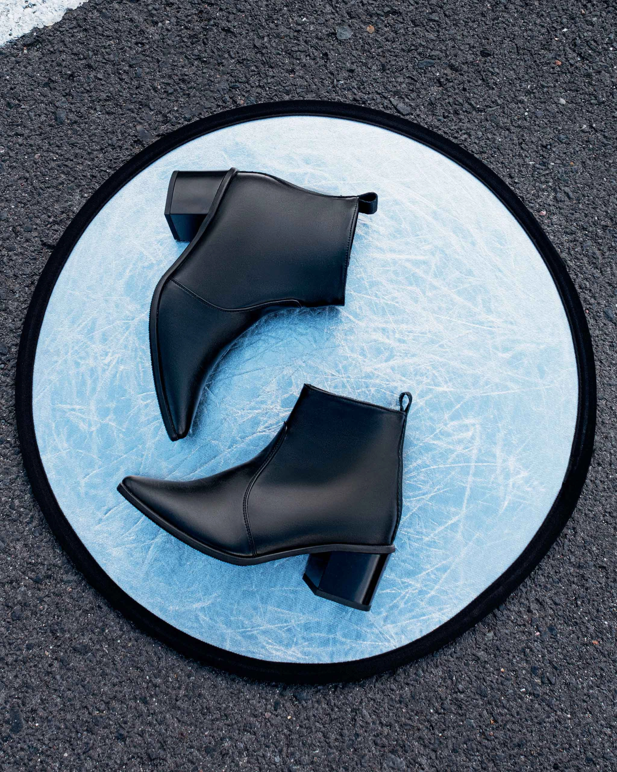 Swan No.1 Desserto Cactus Leather Vegan Ankle Boots | Black