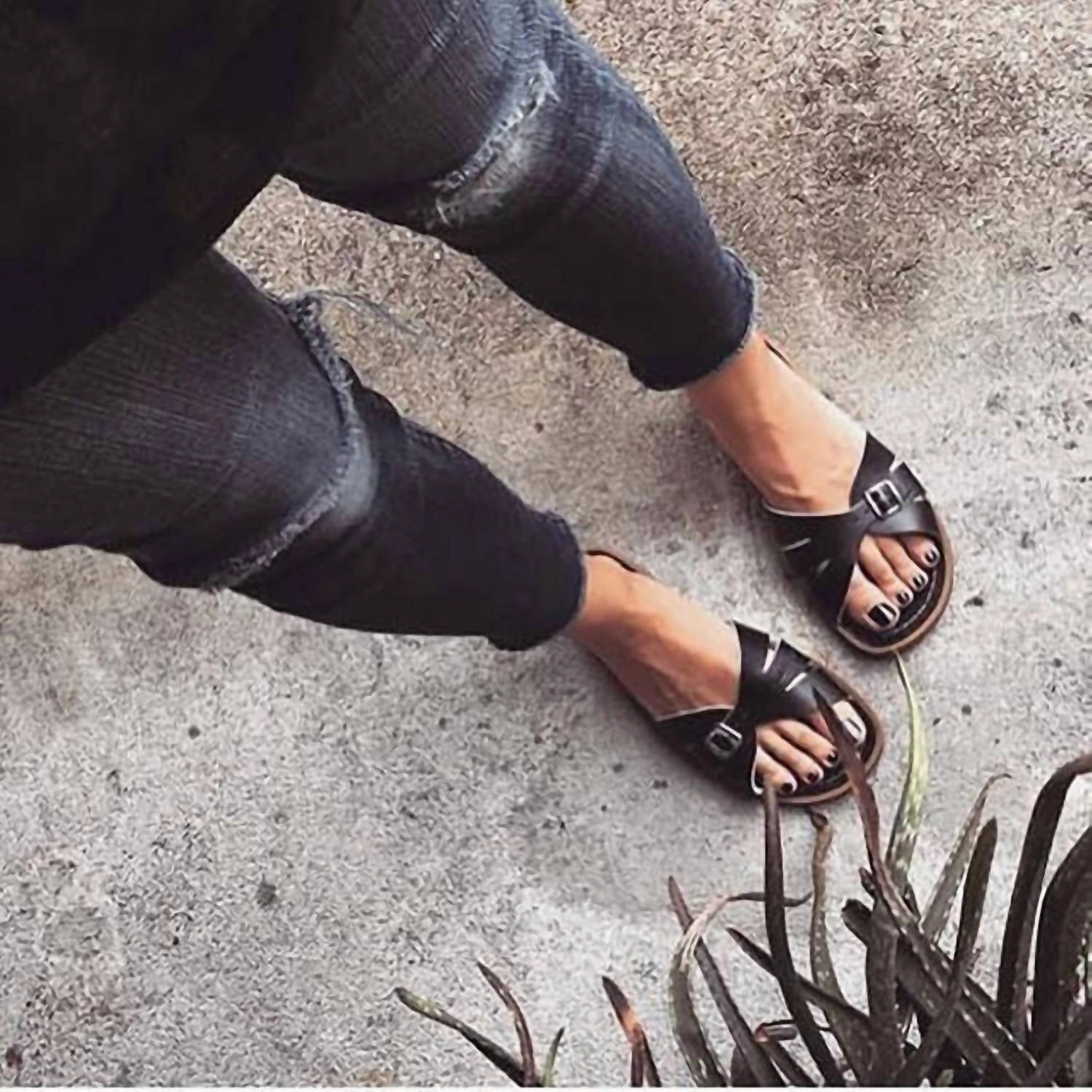 Women's Classic Slides Sandal In Black
