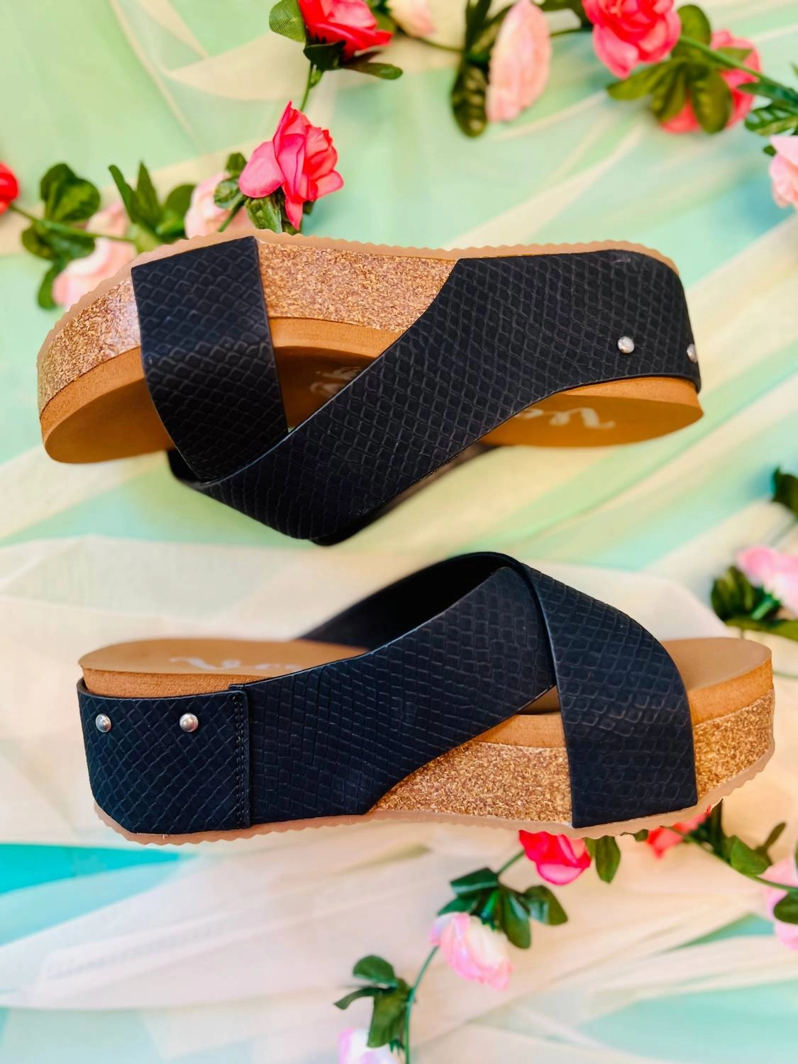 Women's Crossed Paths Sandals In Black