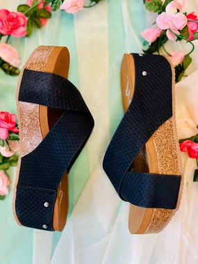 Women's Crossed Paths Sandals In Black