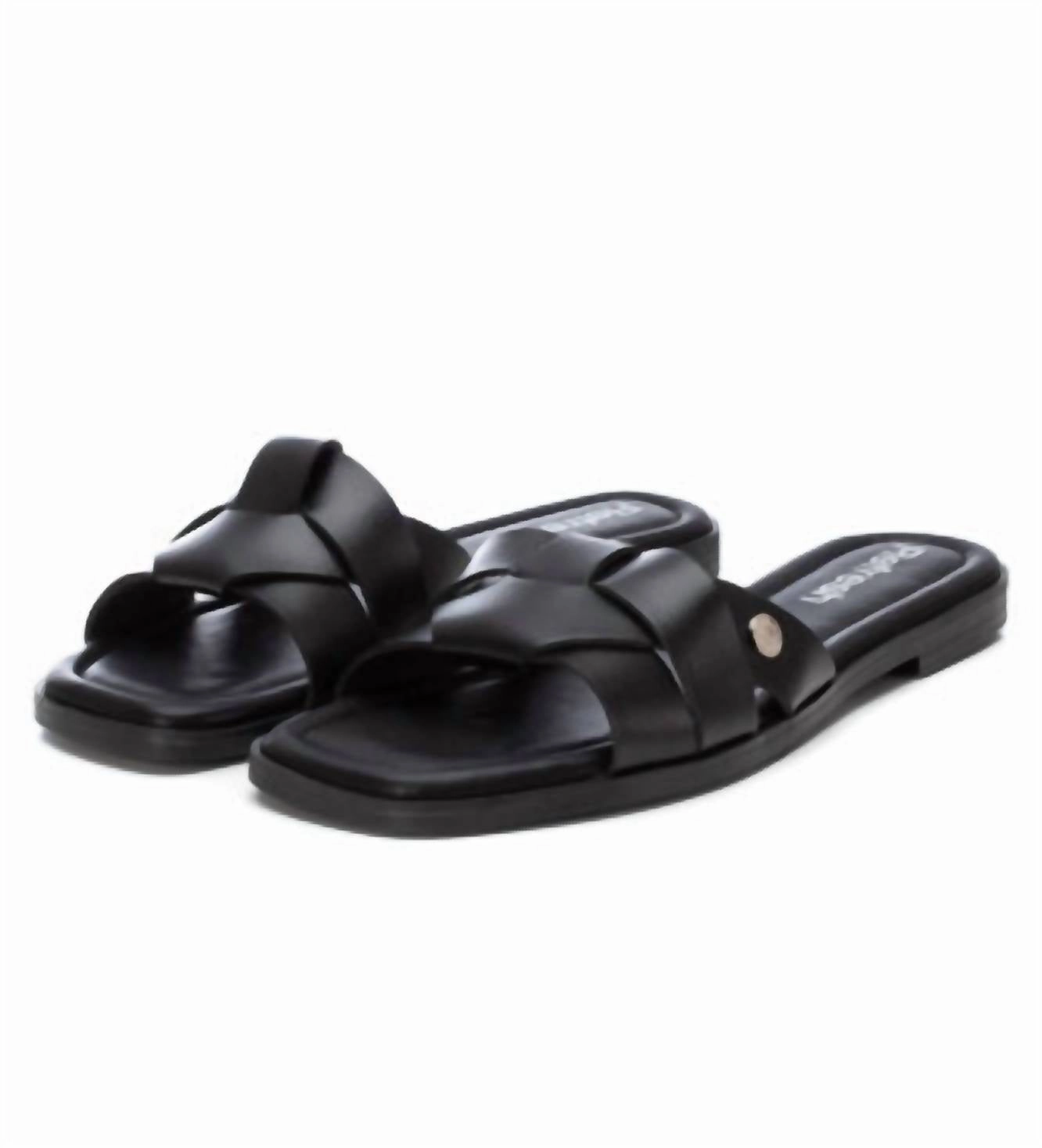 Women's Flat Sandals In Black