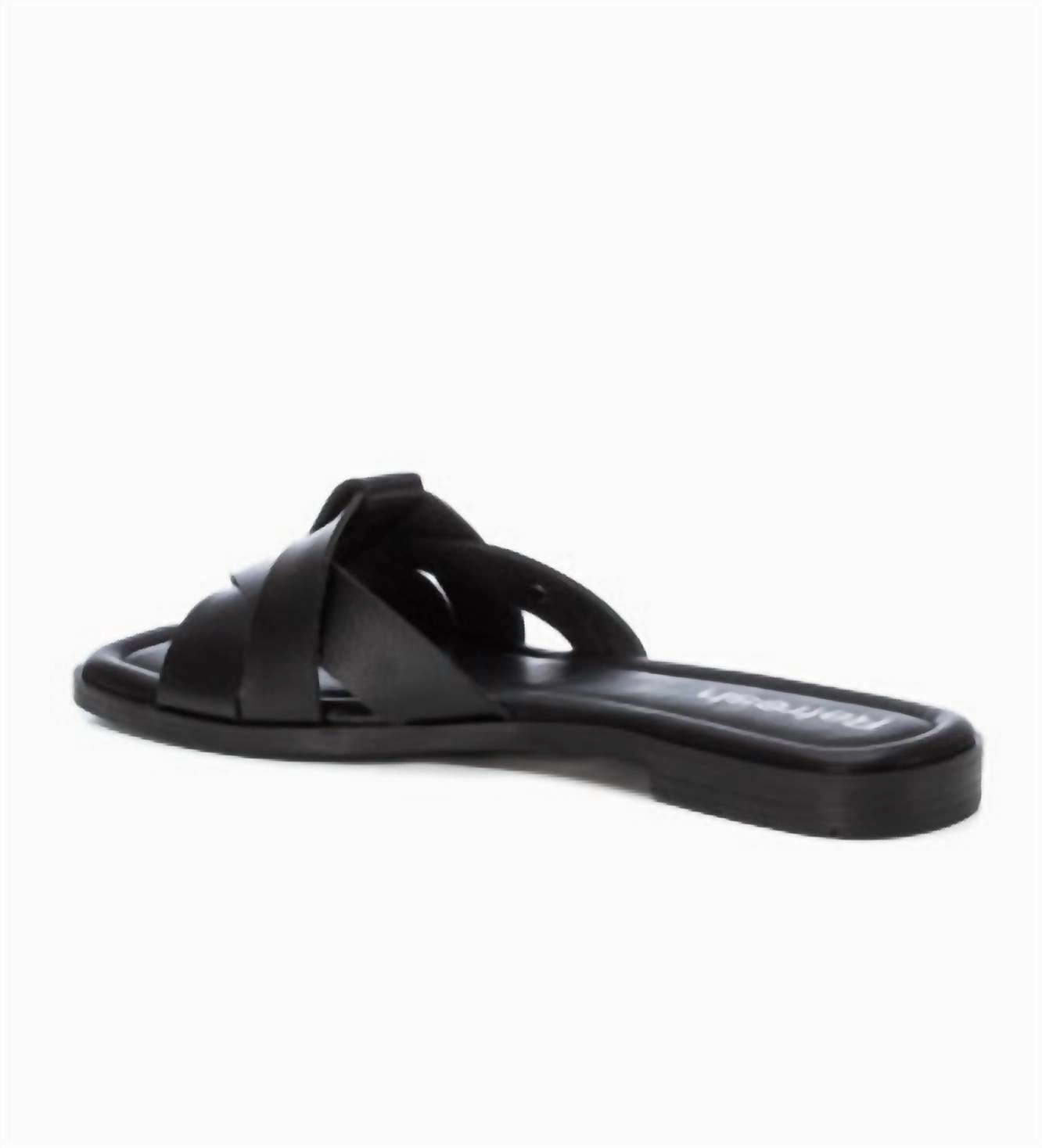 Women's Flat Sandals In Black