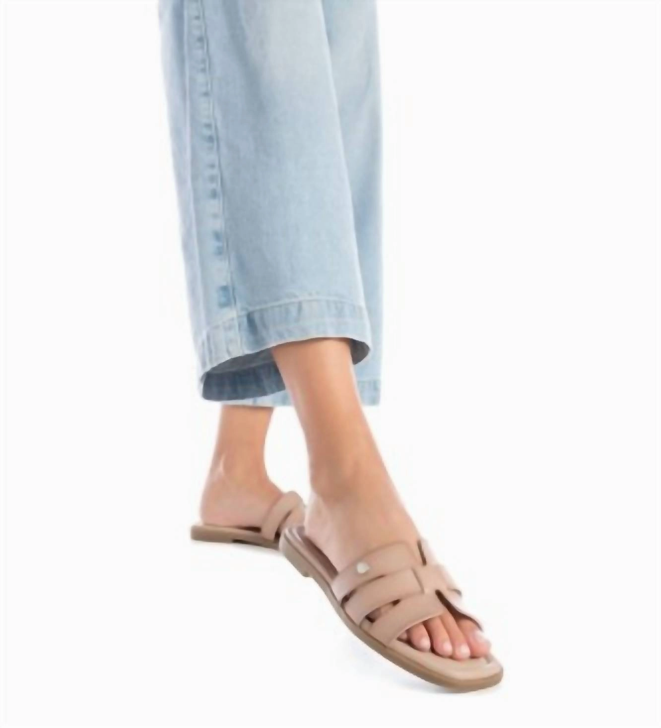 Women's Flat Sandals In Taupe