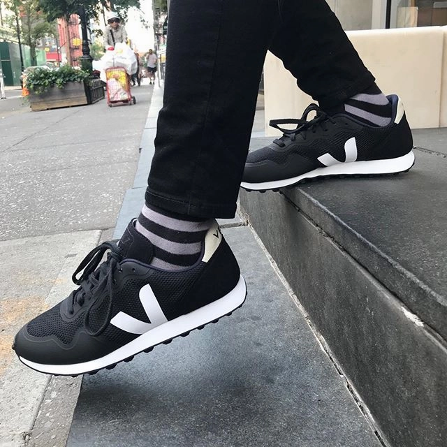 Women's SDU B-Mesh in Black from Veja